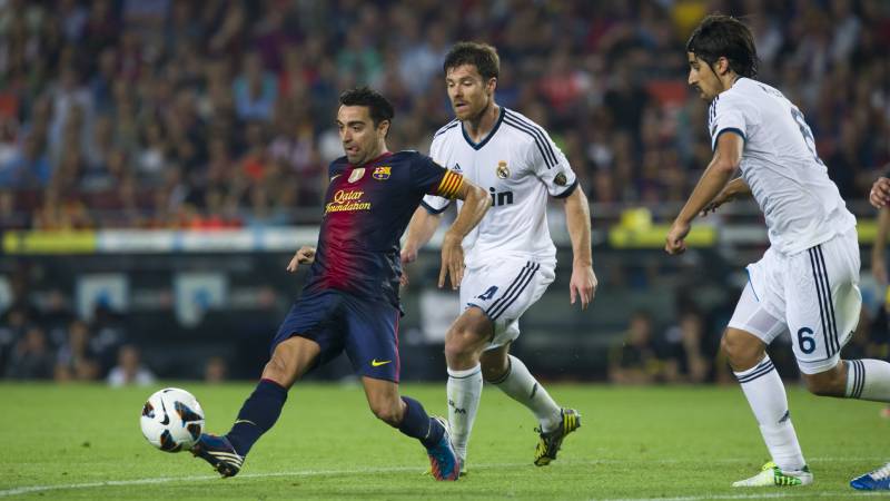 Xavi Hernández và đường chuyền xé tuyến phòng ngự